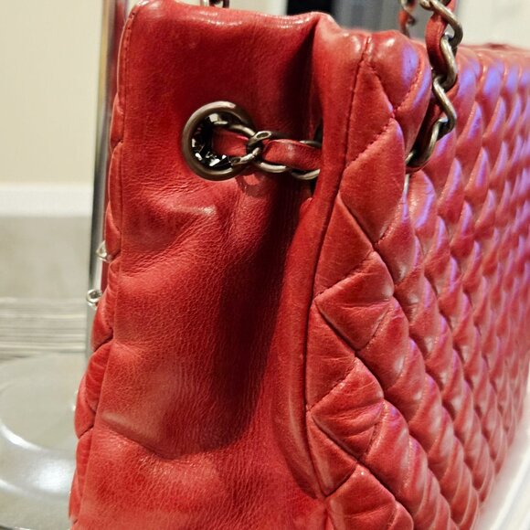 Chanel Fuchsia Quilted Iridescent Calfskin Leather New Bubble Small Tote Bag - Picture 9 of 16